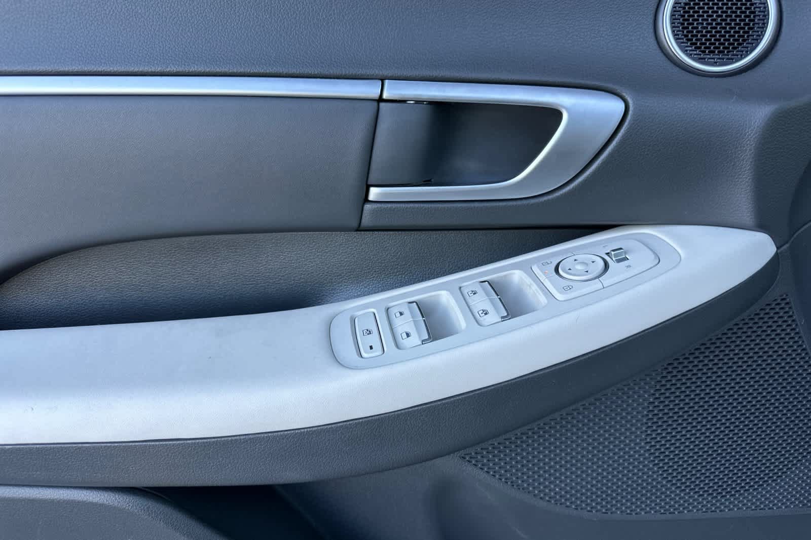 Used 2025 Hyundai Sonata SEL FWD image 12