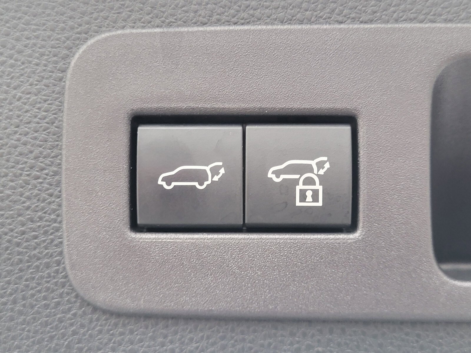 Used 2023 Lexus LX 600 F Sport w/ Accessory Package (Z1) AWD/4WD image 34