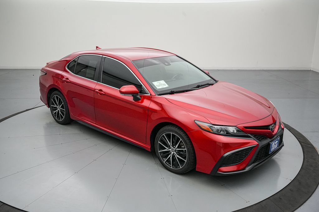 Used 2021 Toyota Camry SE w/ Cold Weather Package FWD image 2