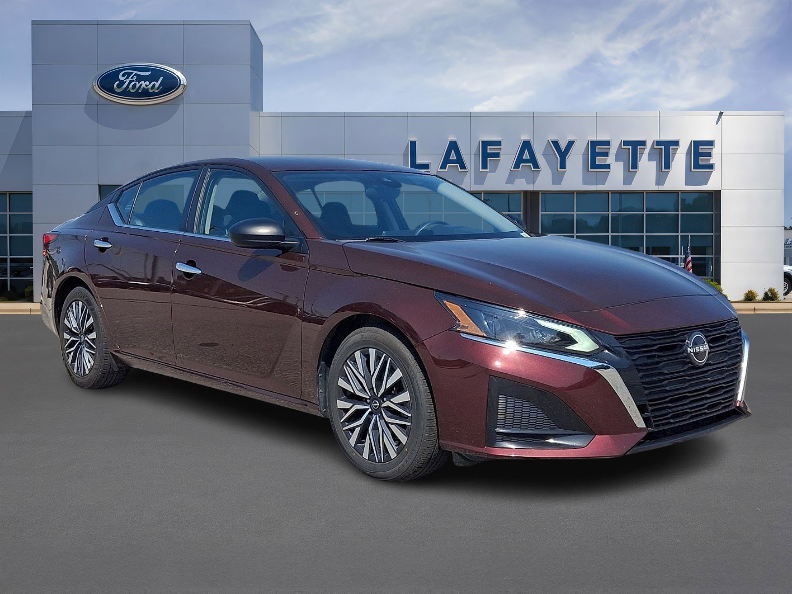 Used 2024 Nissan Altima 2.5 SV FWD image 1