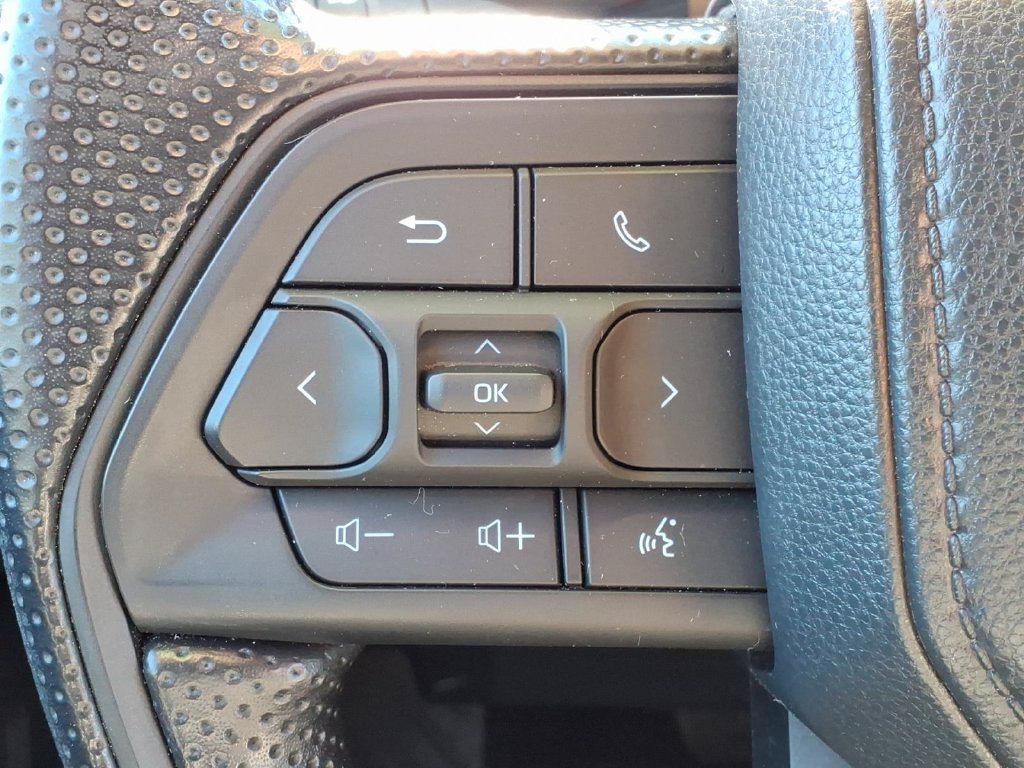 Used 2024 Toyota Tacoma SR5 AWD/4WD image 7