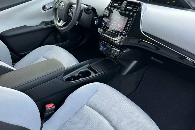 Used 2022 Toyota Prius LE image 13