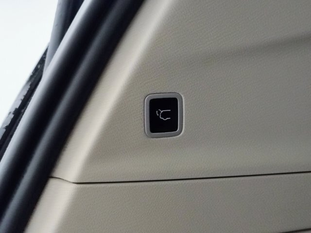 Used 2024 Chrysler Pacifica Touring-L FWD image 17