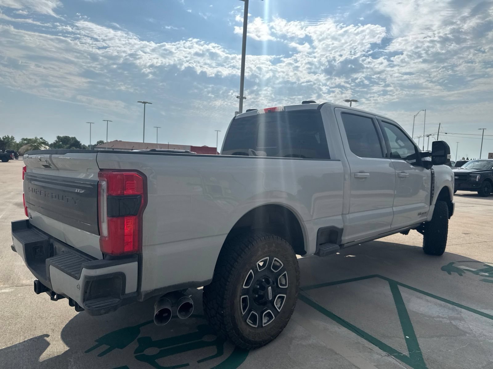Certified 2025 Ford F250 Platinum w/ FX4 Off-Road Package AWD/4WD image 3