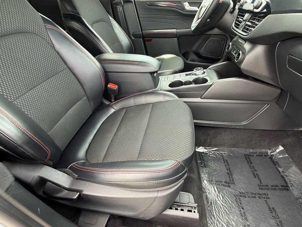 Certified 2025 Ford Escape ST-Line image 11