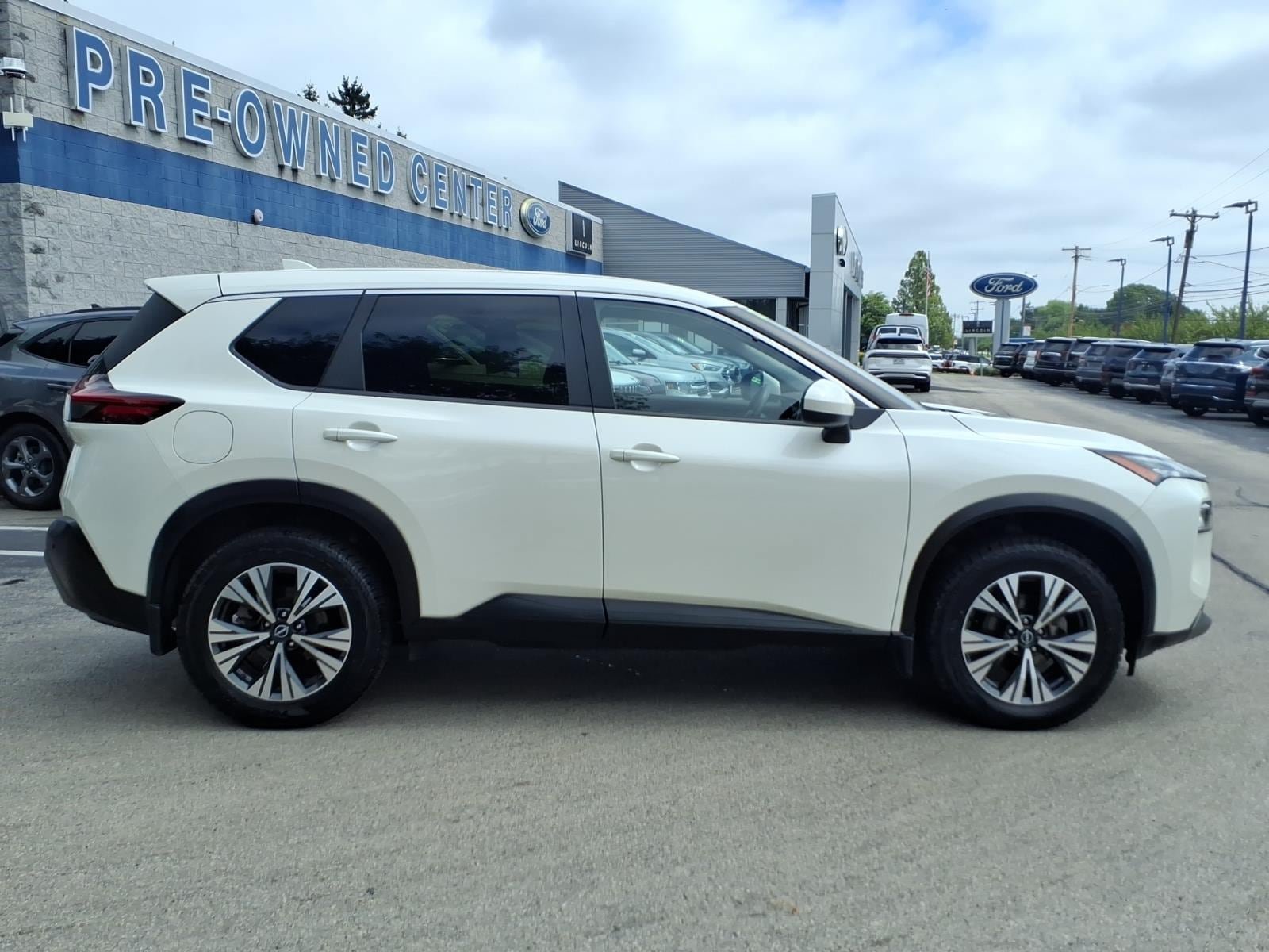 Used 2023 Nissan Rogue SV AWD/4WD image 2