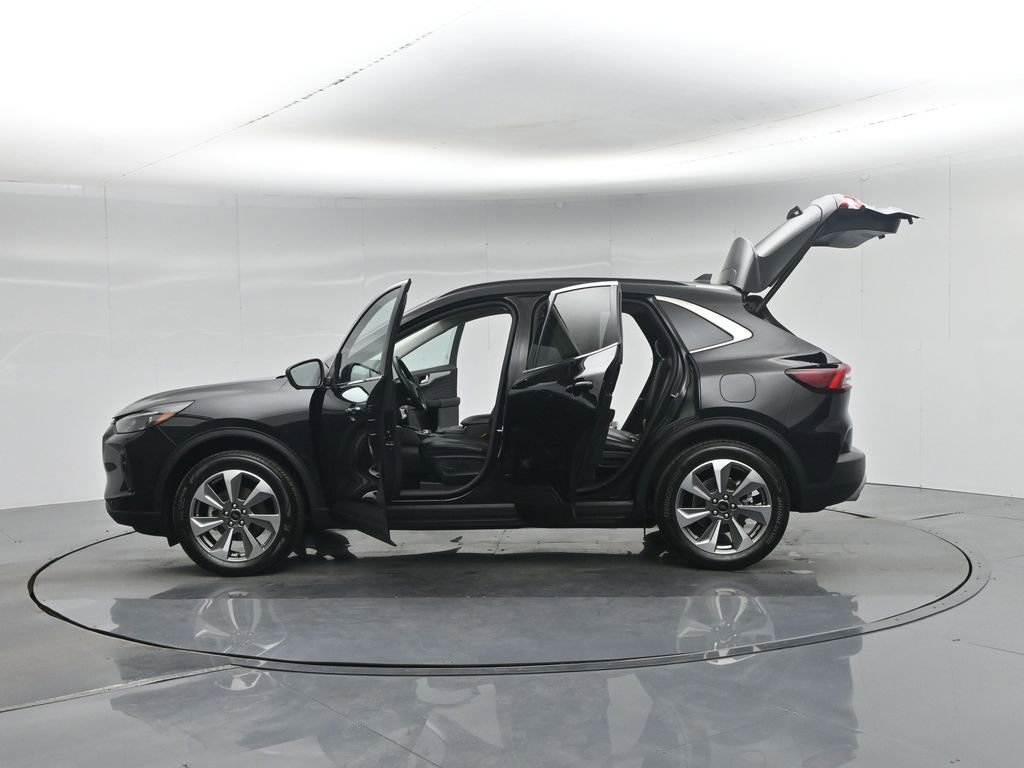 Certified 2025 Ford Escape Platinum w/ Premium Technology Package image 38