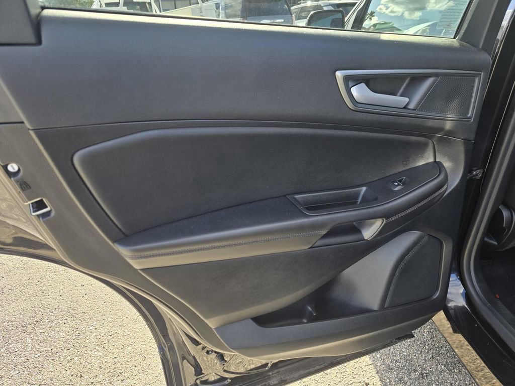 Certified 2024 Ford Edge SE w/ Black Appearance Package image 21