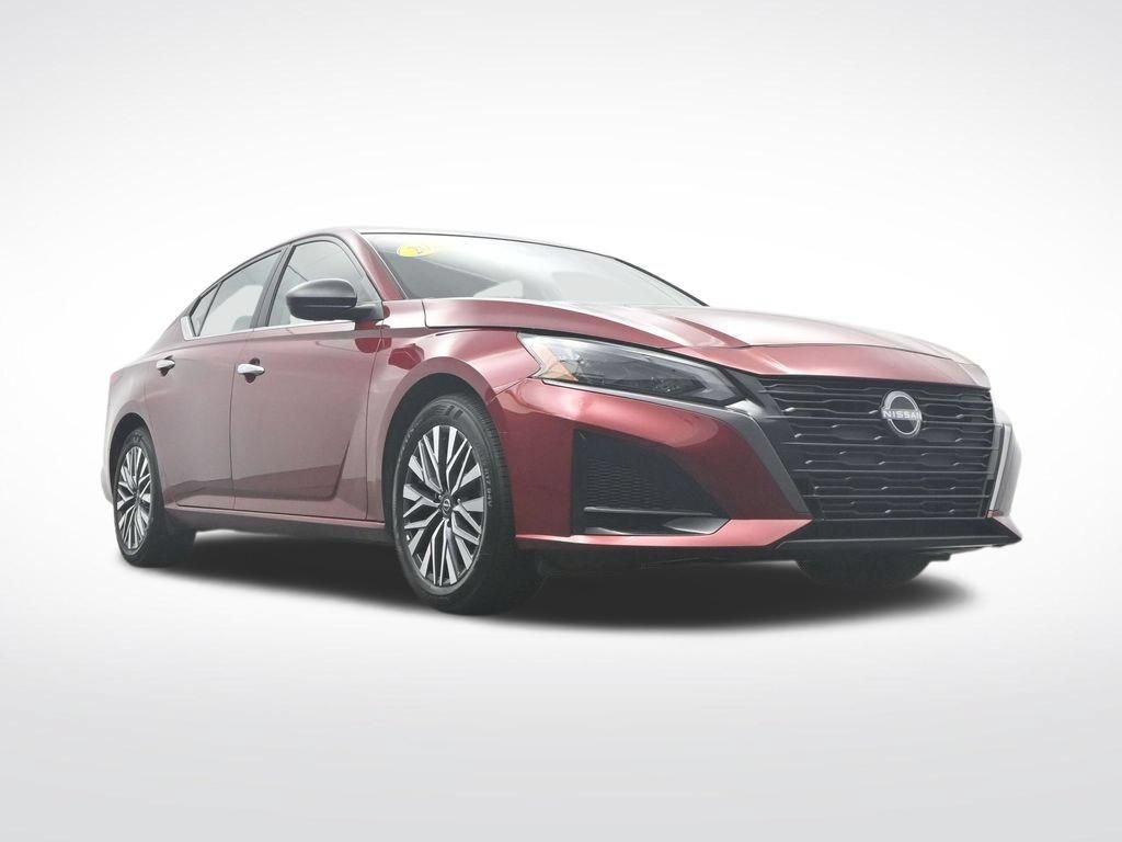 Used 2024 Nissan Altima 2.5 SV FWD image 39