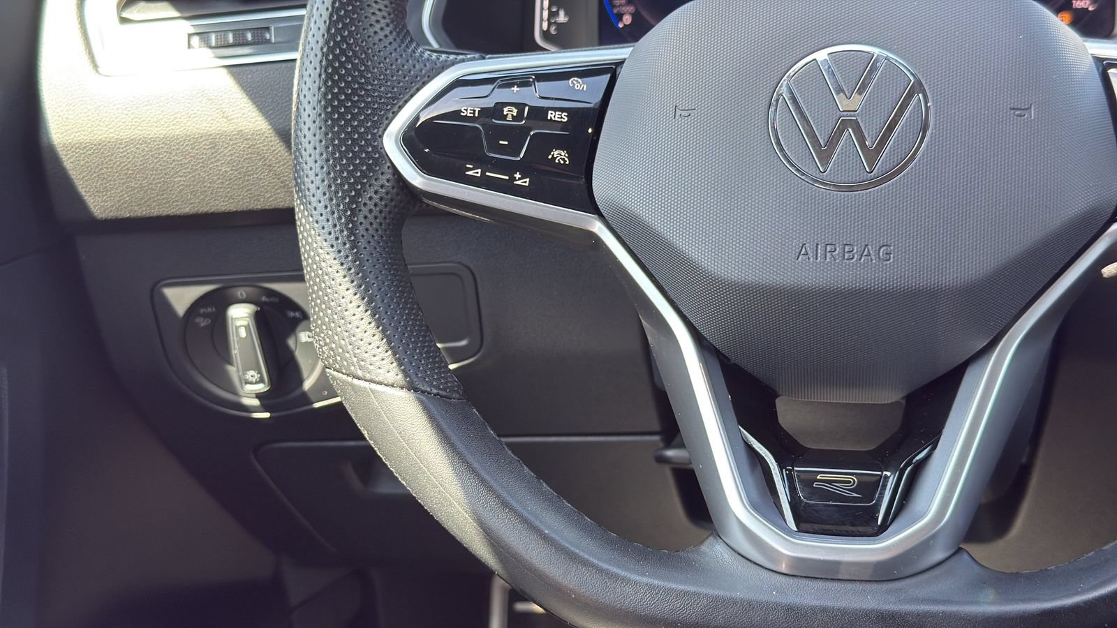 Used 2024 Volkswagen Tiguan SEL R-Line AWD/4WD image 16