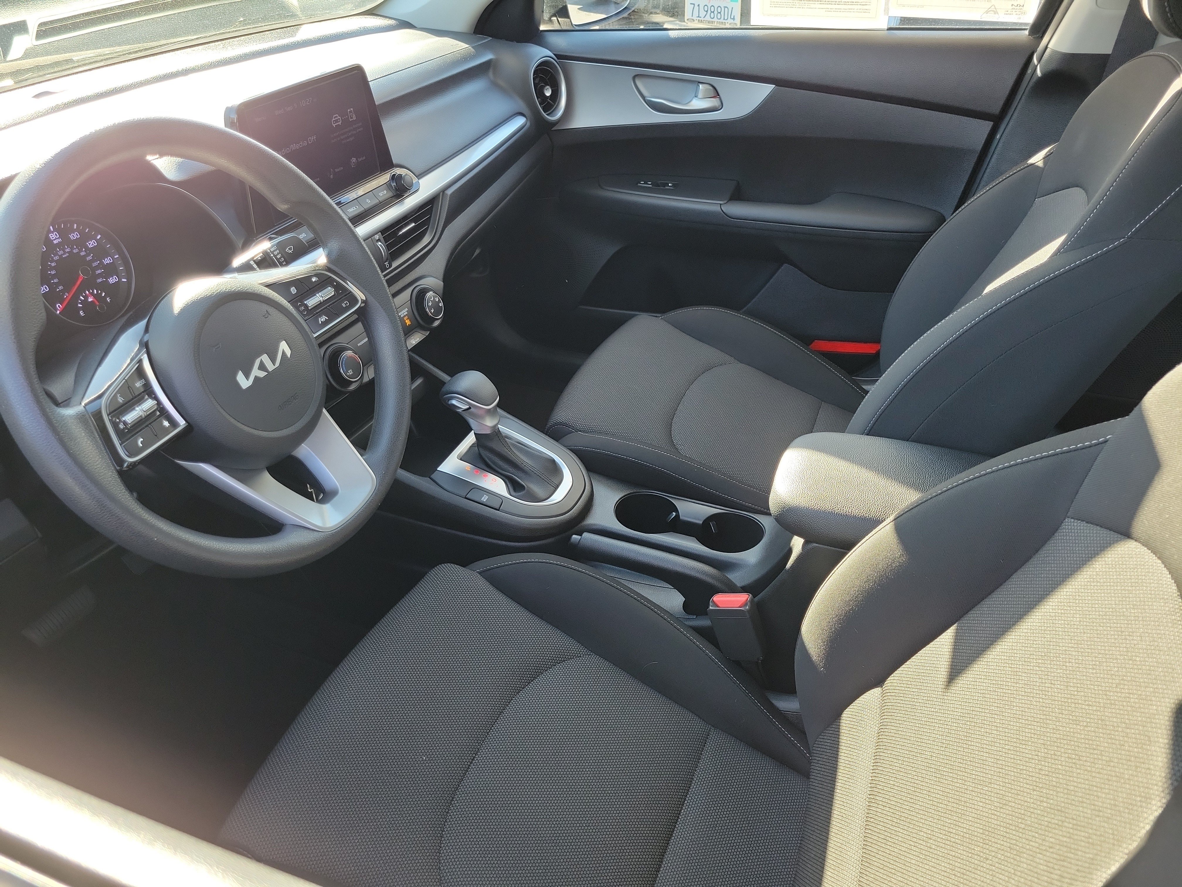Used 2023 Kia Forte LXS w/ LXS Technology Package FWD image 3