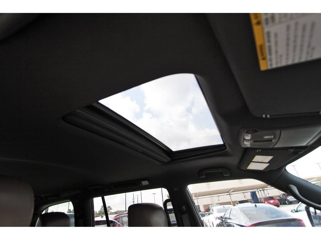 Used 2020 Nissan Armada Platinum w/ Platinum Reserve Package RWD image 33