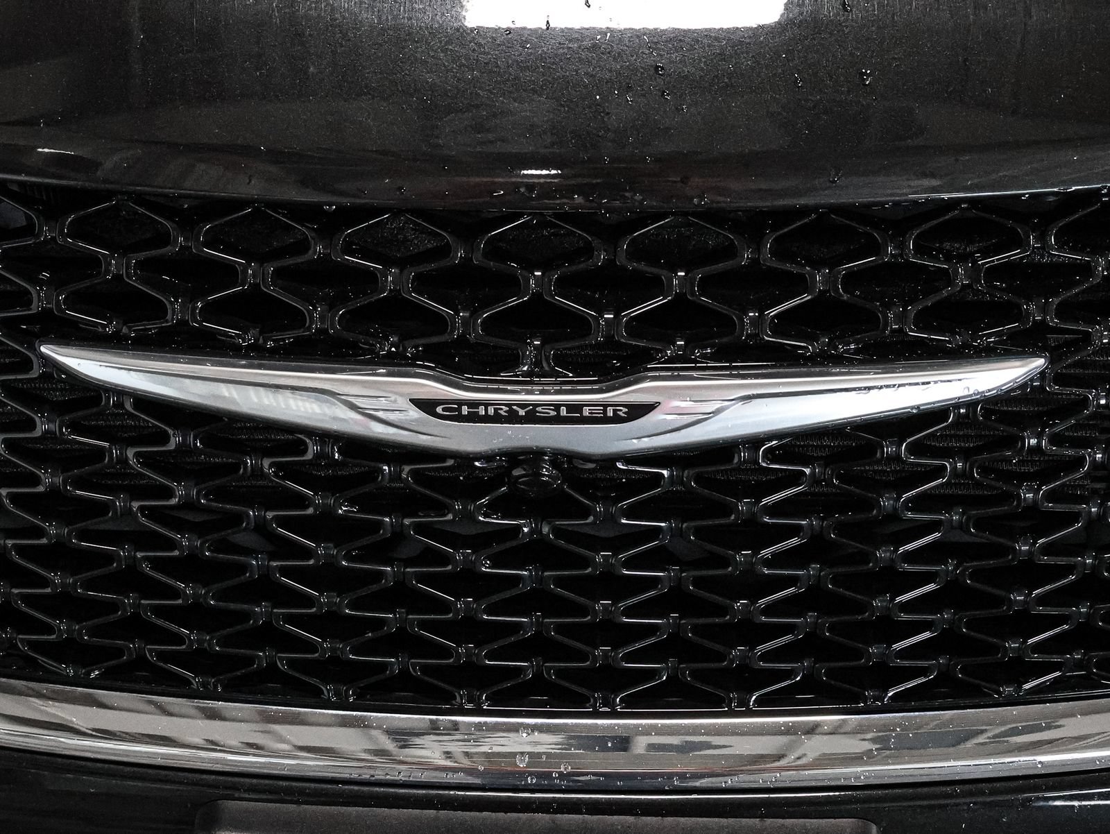 Used 2023 Chrysler Pacifica Touring-L FWD image 13