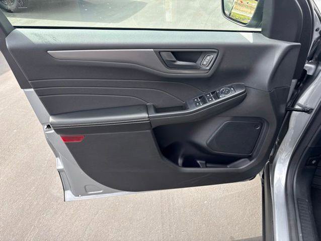 Certified 2023 Ford Escape Active AWD/4WD image 15