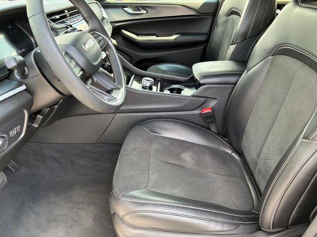 Used 2024 Jeep Grand Cherokee Altitude RWD image 14