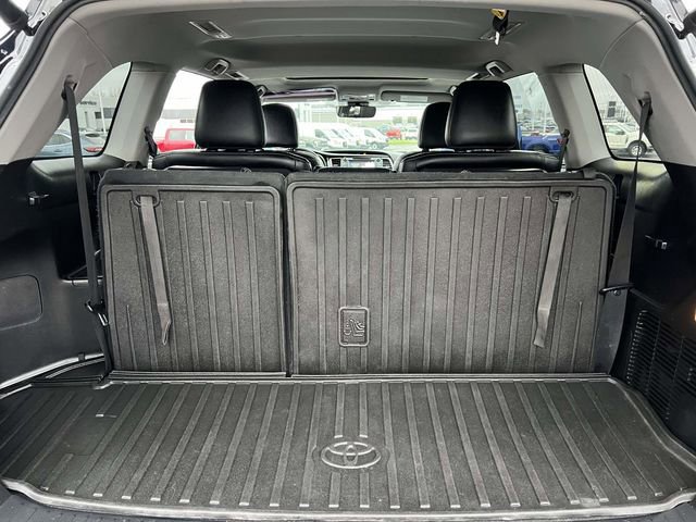 Used 2018 Toyota Highlander SE image 9