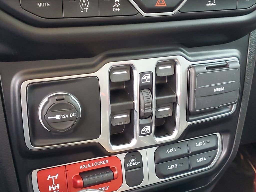 Used 2022 Jeep Gladiator Mojave w/ Cold Weather Group AWD/4WD image 29