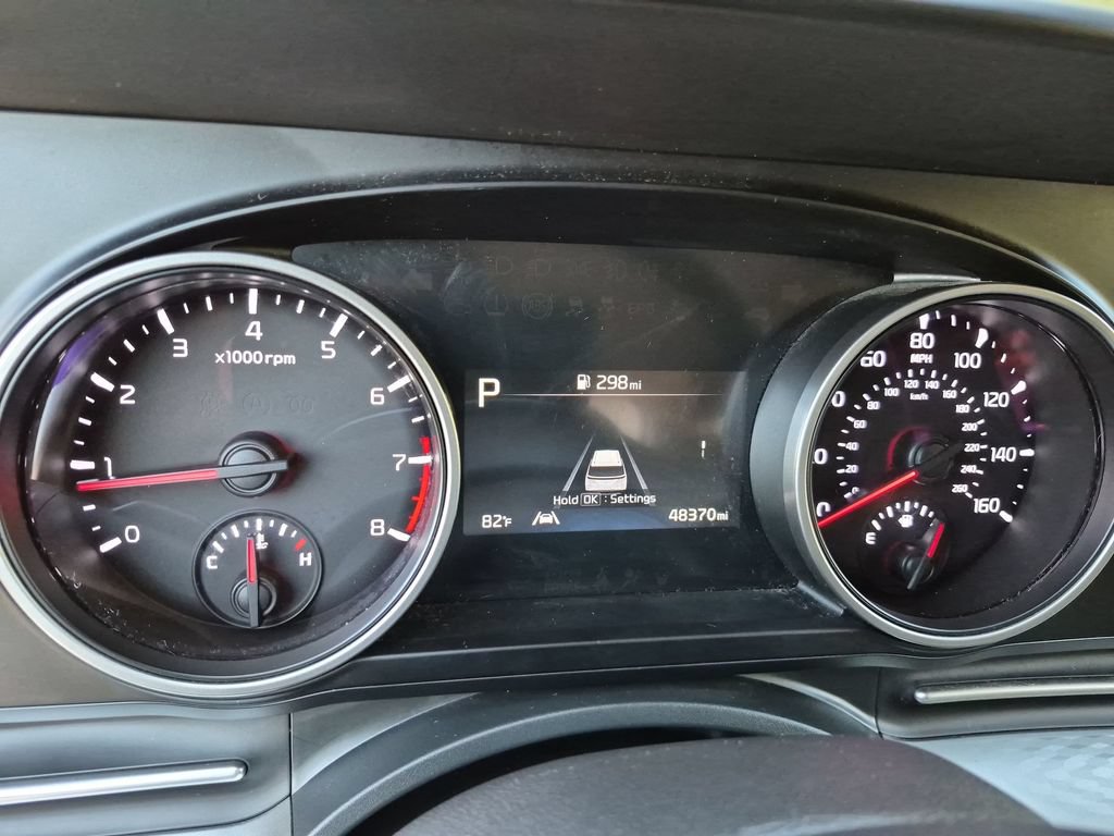 Used 2024 Kia Carnival LX FWD image 24