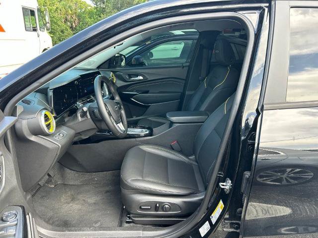 Used 2024 Chevrolet Trax ACTIV w/ Sunroof Package FWD image 15