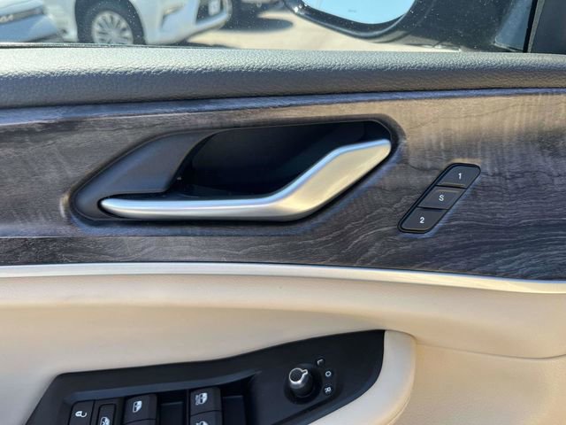 Used 2023 Jeep Grand Cherokee Limited RWD image 13