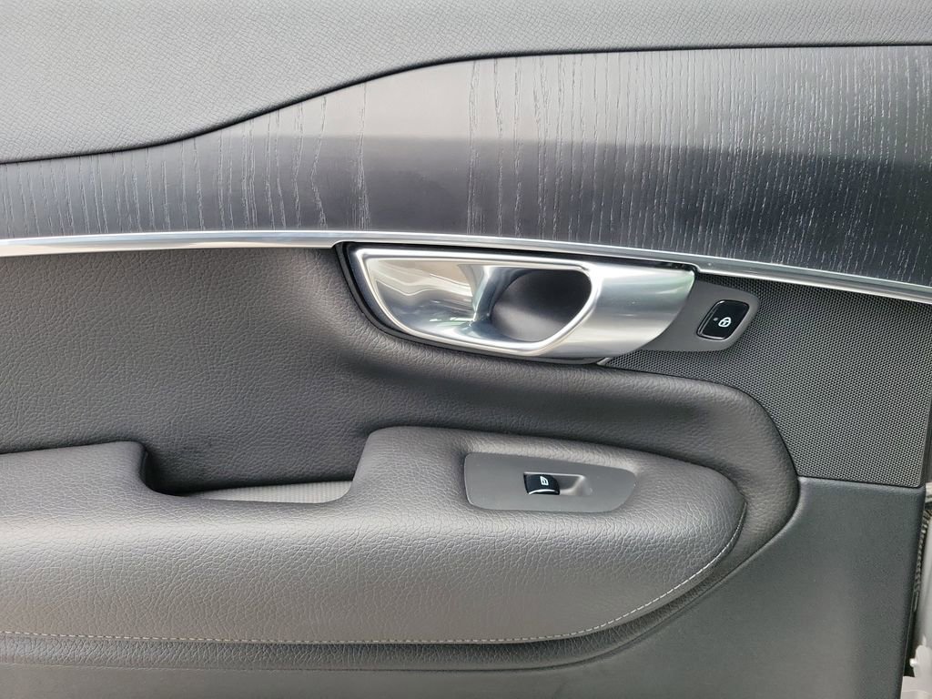 Used 2020 Volvo XC90 T6 Momentum image 14