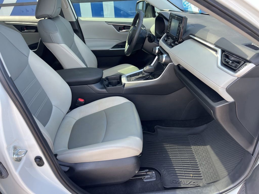 Used 2021 Toyota RAV4 XLE Premium image 13