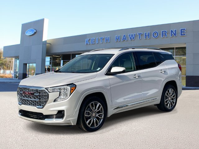 Used 2024 GMC Terrain Denali AWD/4WD image 3