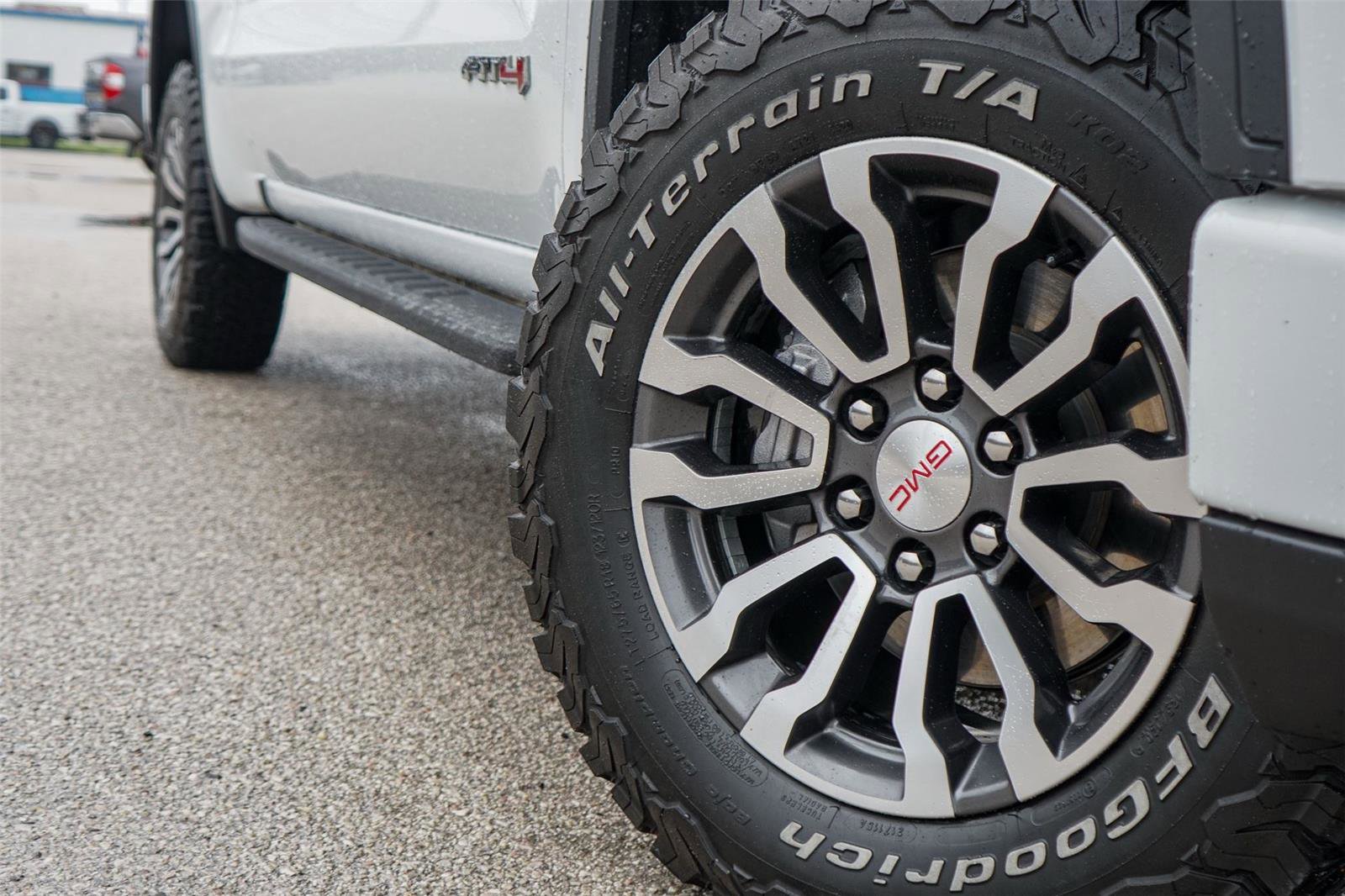 Used 2023 GMC Sierra 1500 AT4 w/ AT4 Premium Package AWD/4WD image 2