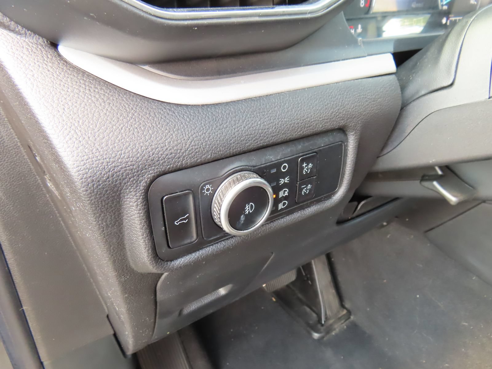 Certified 2023 Ford Explorer XLT w/ Equipment Group 202A AWD/4WD image 13