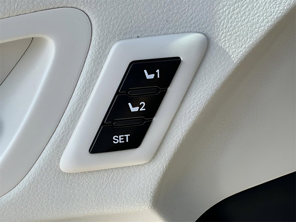 Used 2021 Toyota Sienna Platinum image 29