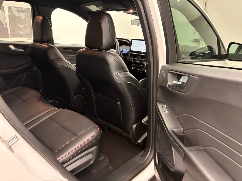 Certified 2025 Ford Escape ST-Line Elite w/ Tech Pack #2 image 31
