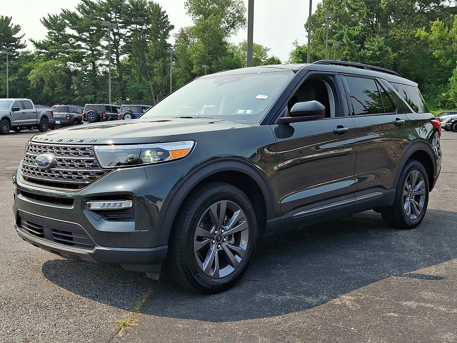 Certified 2024 Ford Explorer XLT w/ Equipment Group 202A AWD/4WD image 3