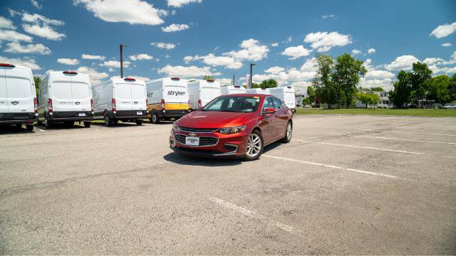 Used 2017 Chevrolet Malibu LT FWD image 1