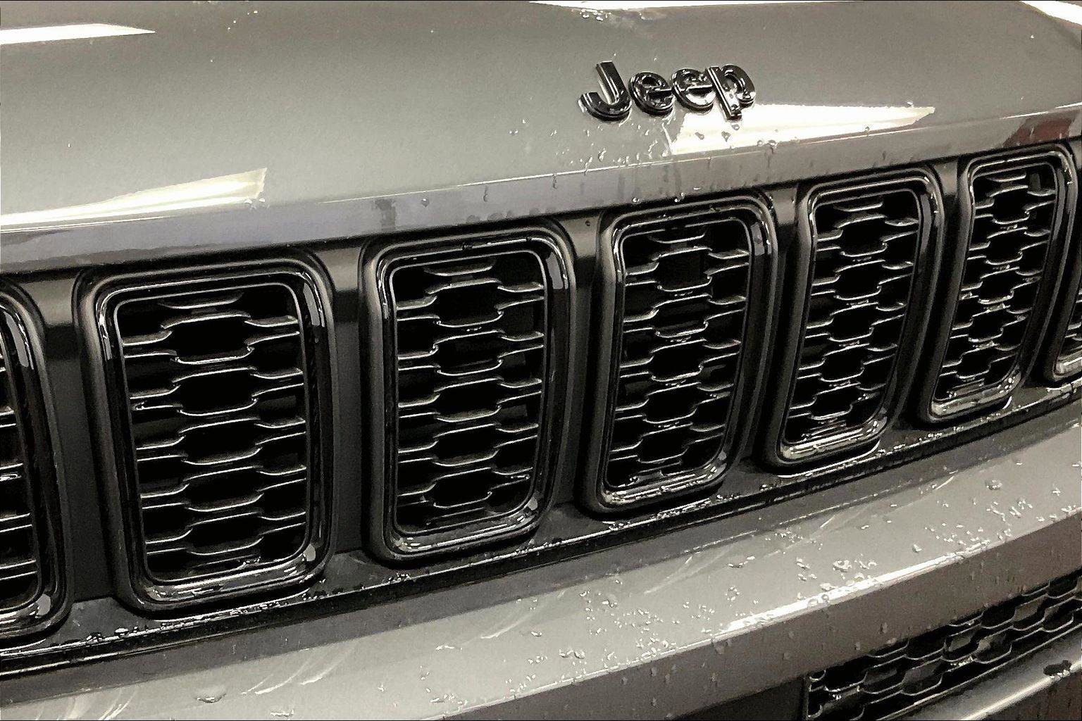 Used 2023 Jeep Grand Cherokee L Laredo image 30