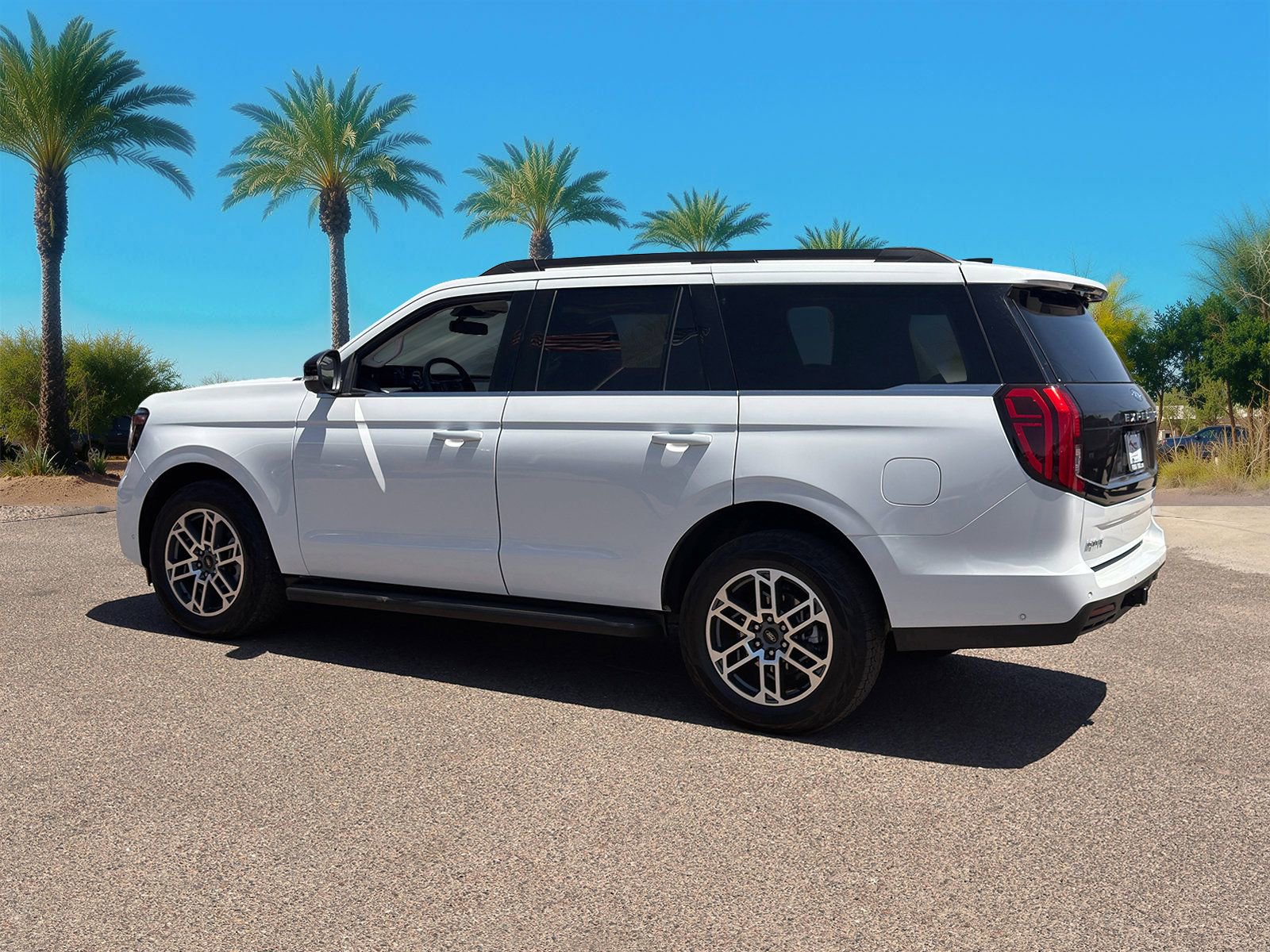 Certified 2025 Ford Expedition Active AWD/4WD image 3