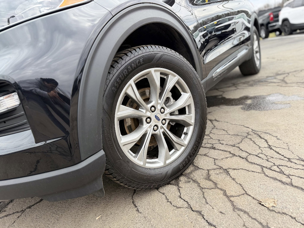 Certified 2022 Ford Explorer XLT w/ Equipment Group 202A image 10