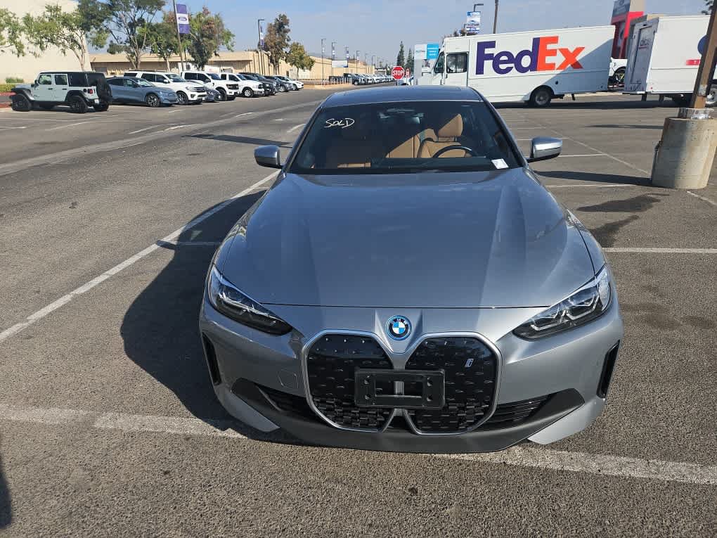 Used 2022 BMW i4 eDrive40 RWD image 2
