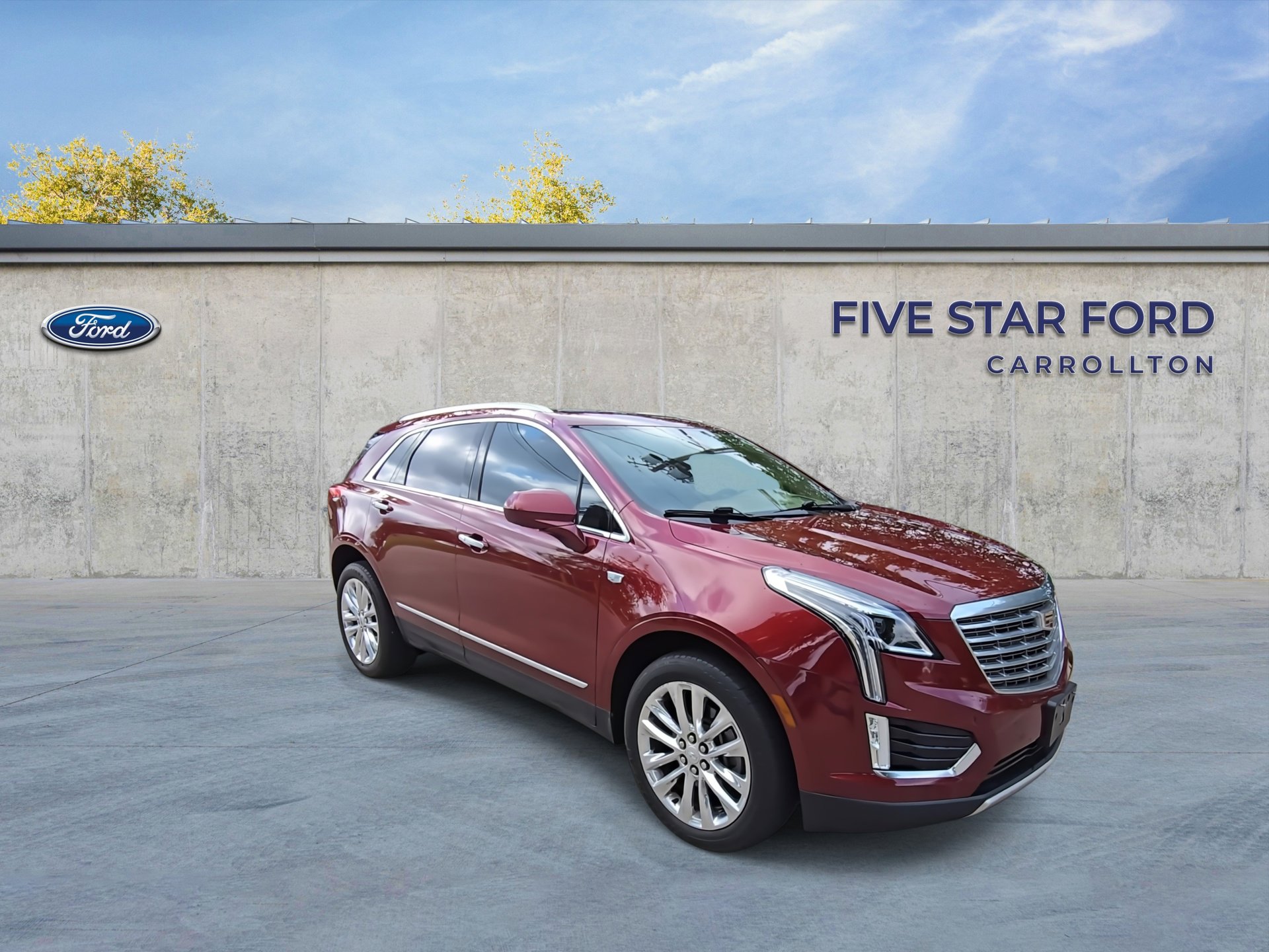 Used 2017 Cadillac XT5 Platinum image 2