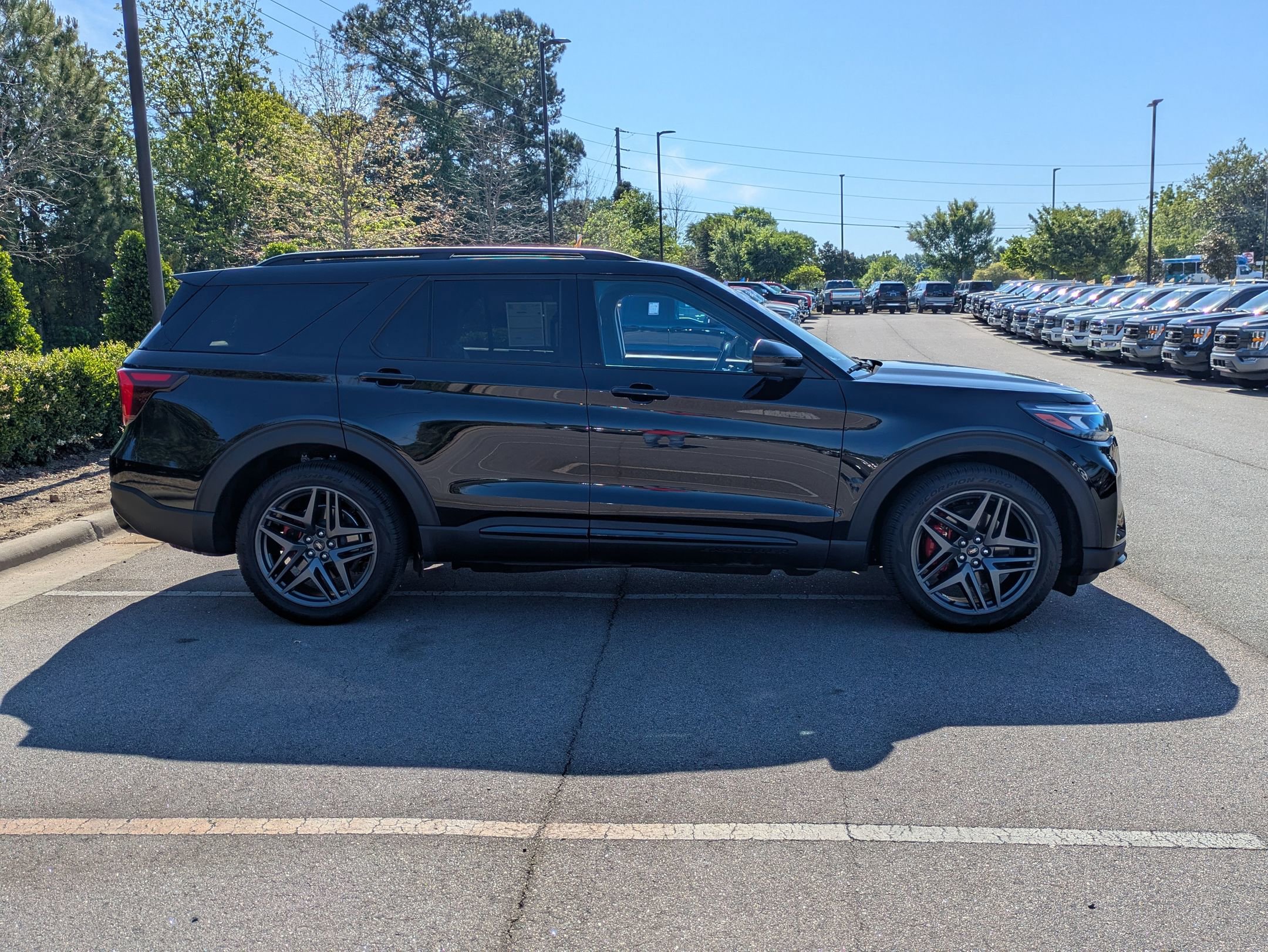 Certified 2025 Ford Explorer ST AWD/4WD image 3