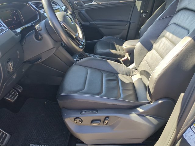 Used 2020 Volkswagen Tiguan SEL Premium R-Line w/ 3rd Row Seat Package AWD/4WD image 16
