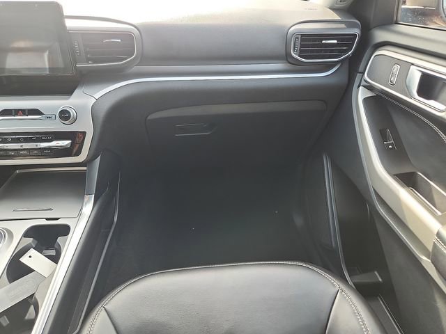 Certified 2021 Ford Explorer XLT w/ Equipment Group 202A AWD/4WD image 8