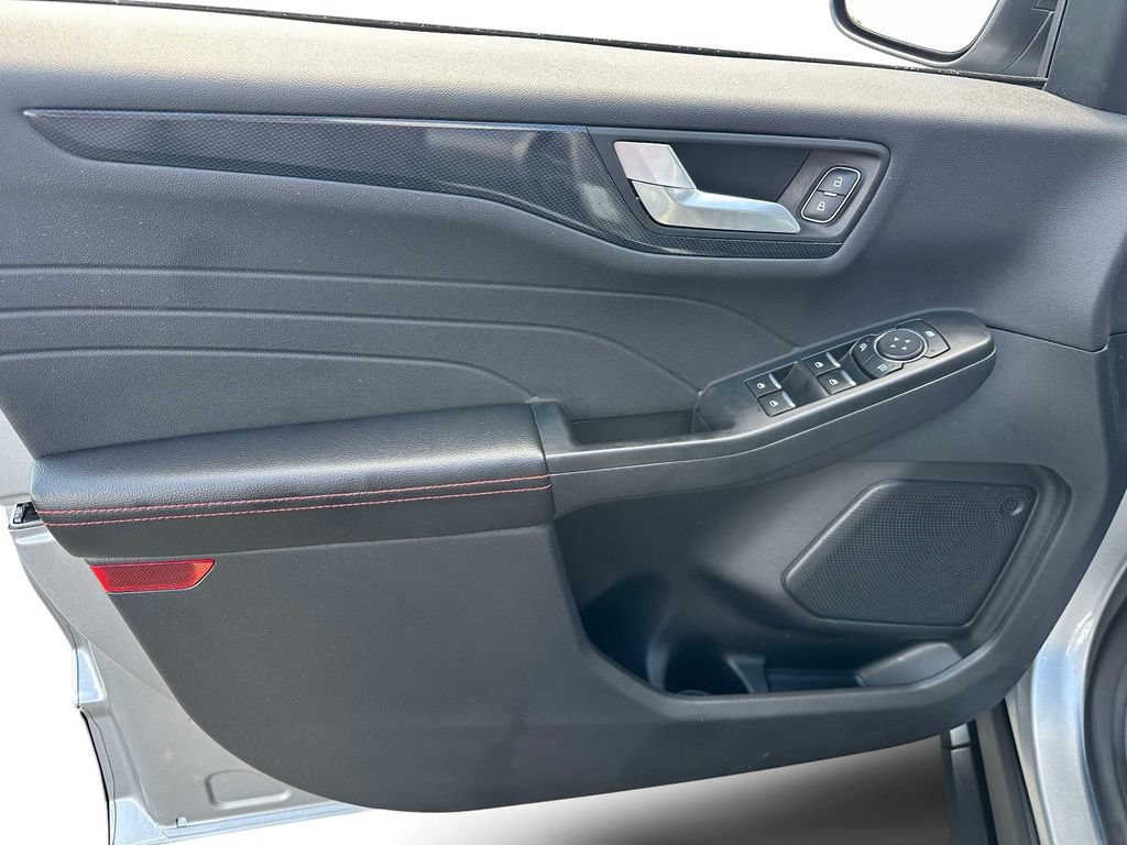 Certified 2024 Ford Escape ST-Line w/ Tech Pack #1 FWD image 9