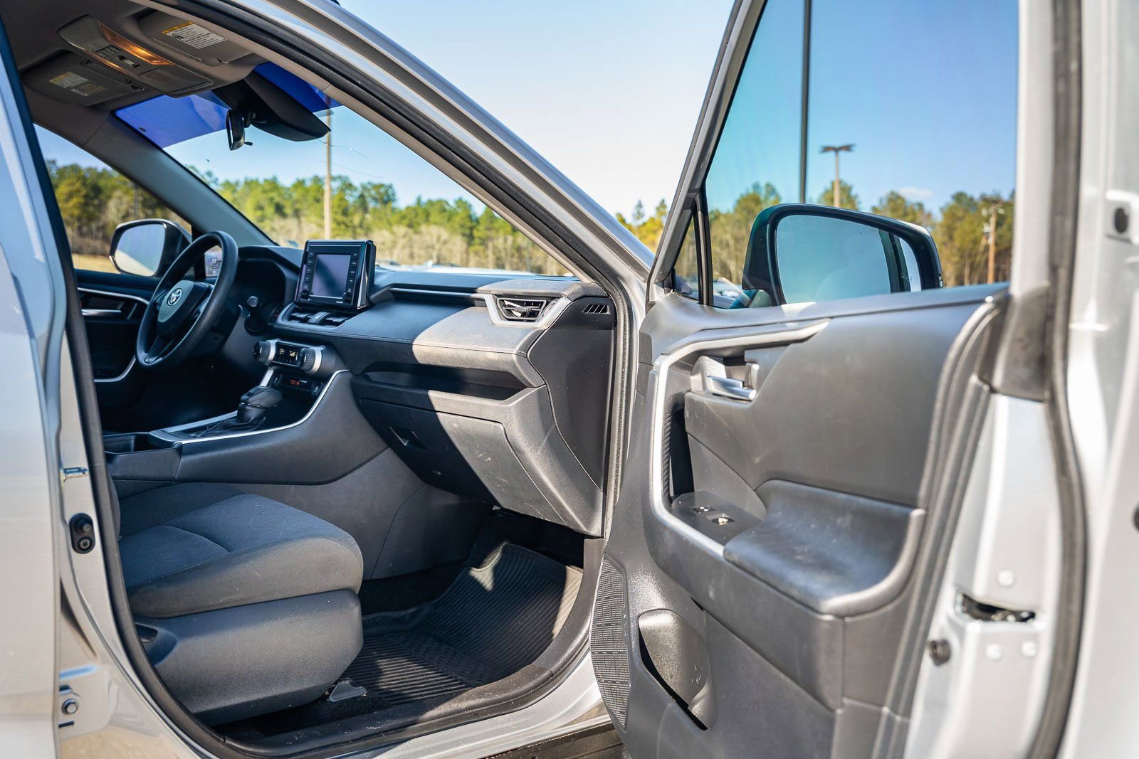 Used 2020 Toyota RAV4 XLE image 12