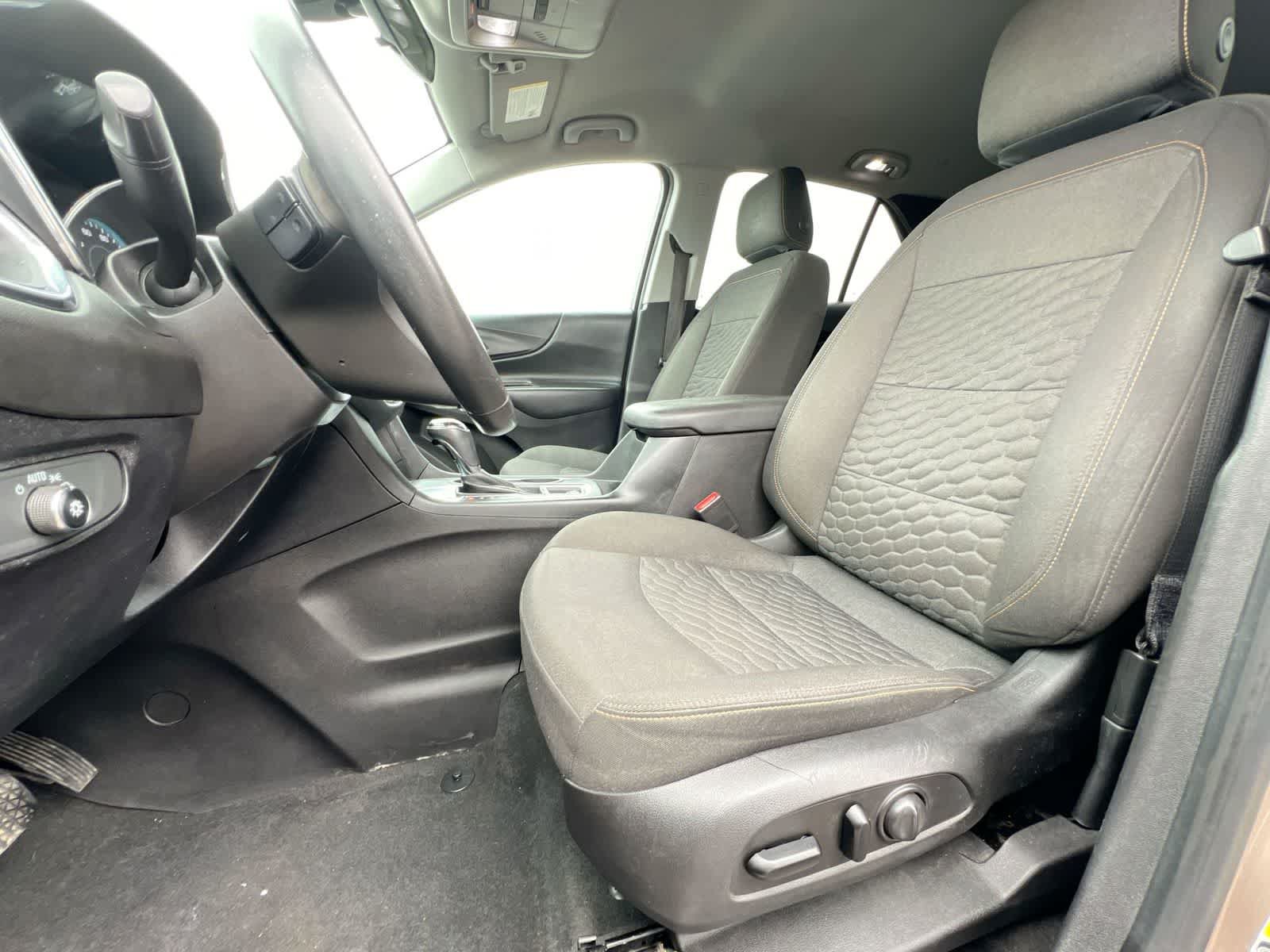 Used 2018 Chevrolet Equinox LT FWD image 16