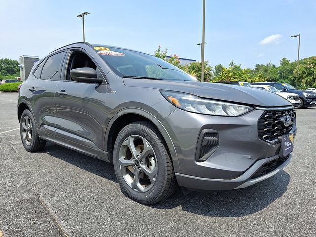 Certified 2023 Ford Escape ST-Line w/ Tech Pack #1 AWD/4WD image 3