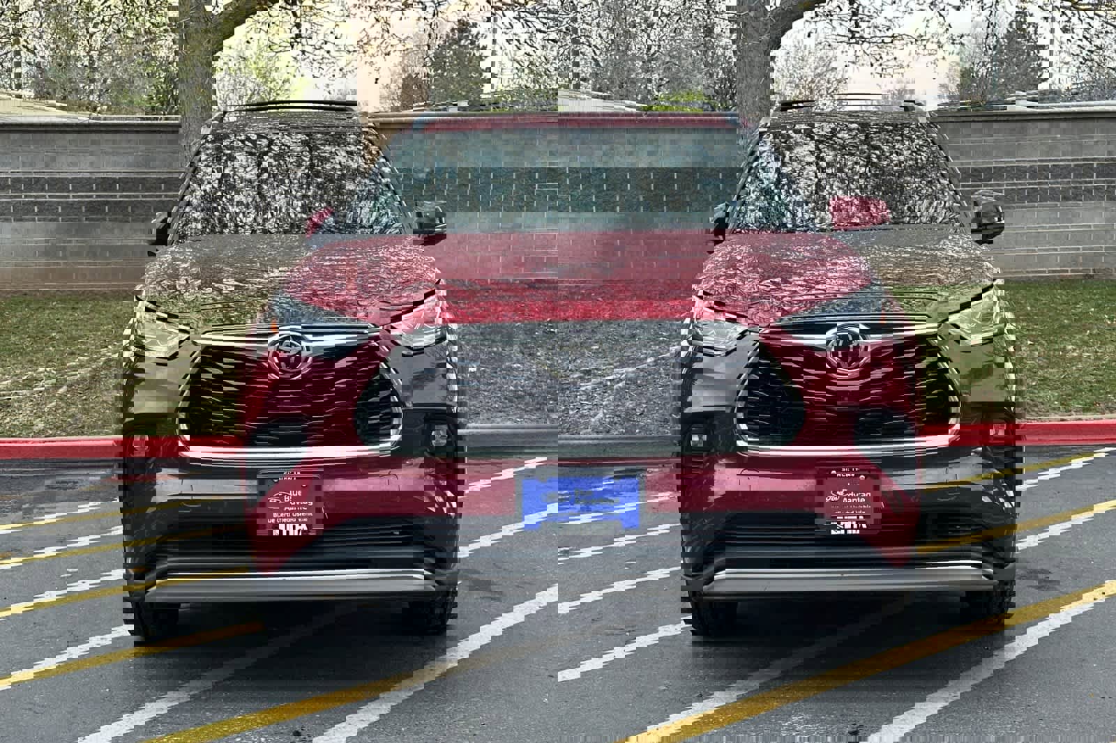 Used 2023 Toyota Highlander Platinum image 2