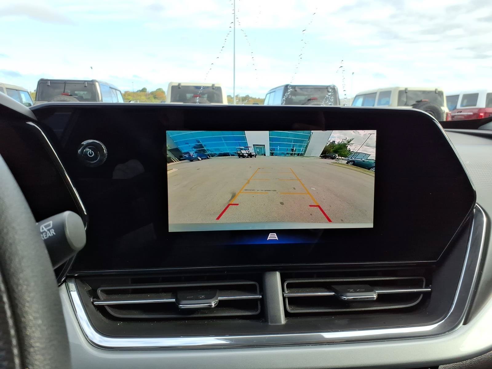 Used 2025 Chevrolet Trax LT FWD image 21