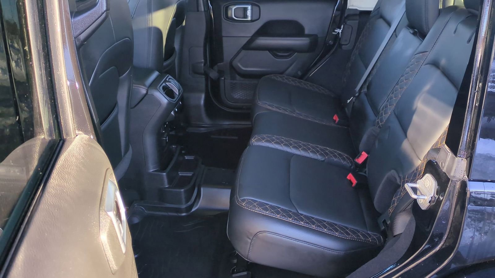 Used 2022 Jeep Wrangler Unlimited Sahara image 21