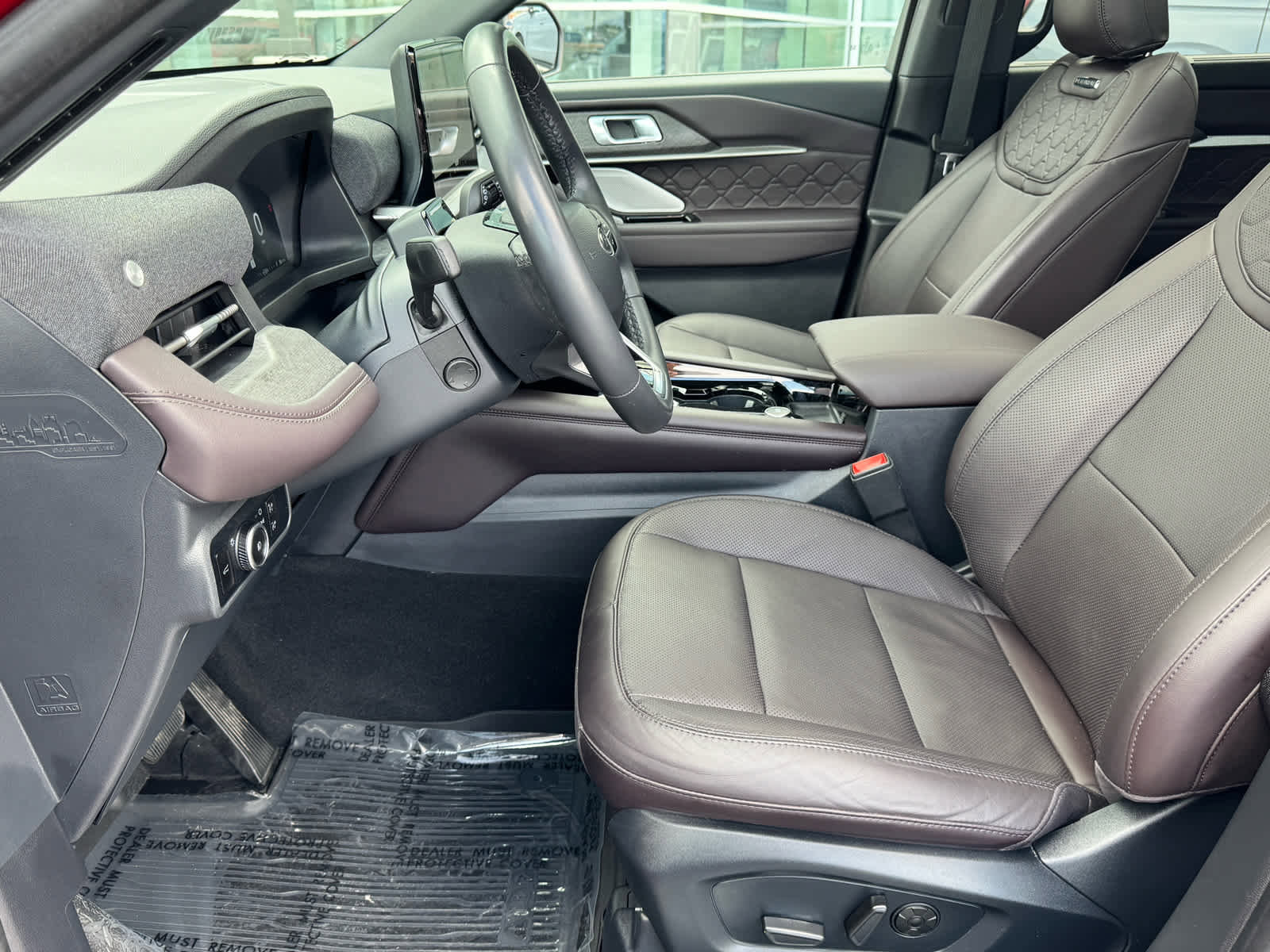 Certified 2025 Ford Explorer Platinum w/ Ultimate Package AWD/4WD image 27
