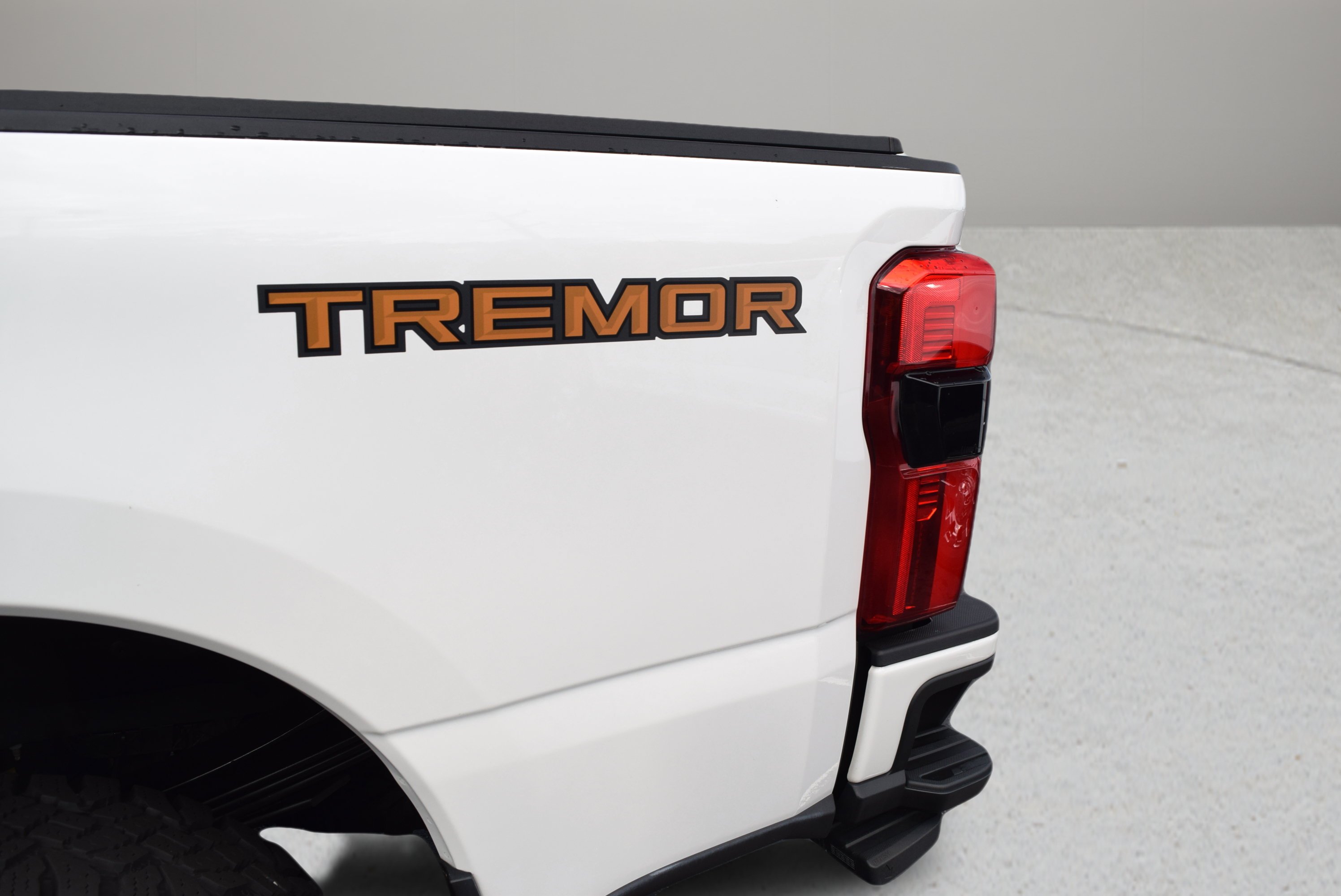 Certified 2024 Ford F250 Platinum w/ Tremor Off-Road Package AWD/4WD image 8